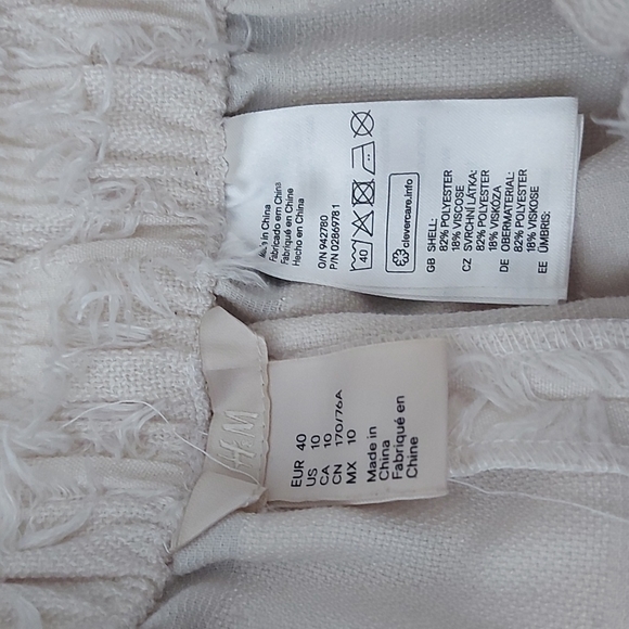 H&M textured white hi waist shorts - Picture 5 of 5